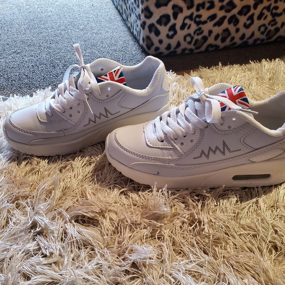 Shoes - Picture 2 of 4